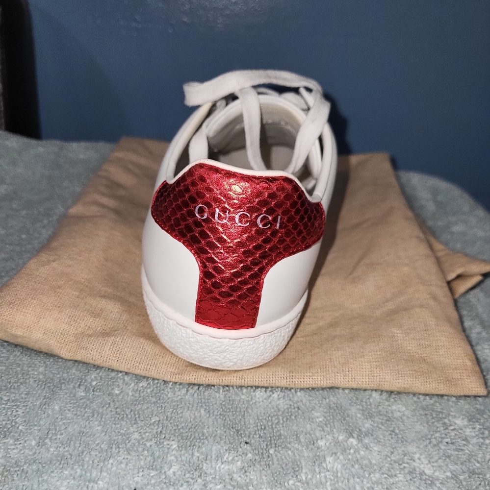 Gucci - Picture 2 of 6
